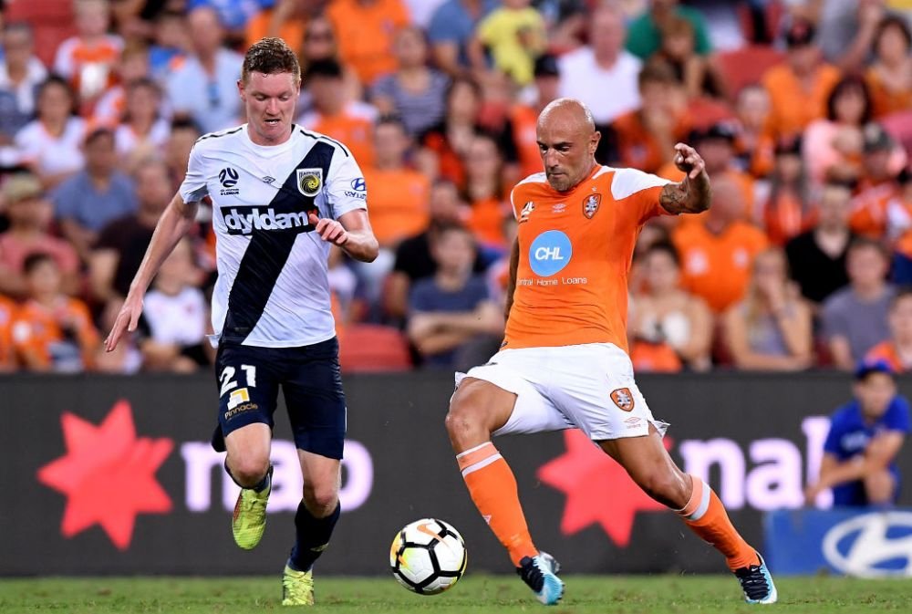 Maccarone a semnat cu 
