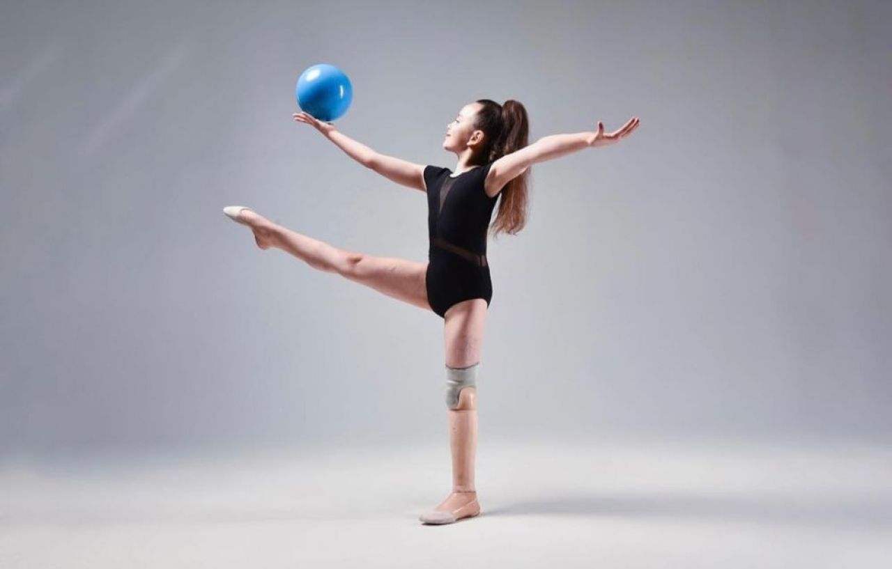 Imagini emoționante cu o gimnastă de 7 ani, cu un picior amputat după atacurile Rusiei. A câștigat primul său concurs_5