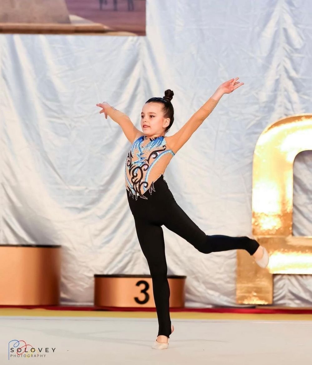 Imagini emoționante cu o gimnastă de 7 ani, cu un picior amputat după atacurile Rusiei. A câștigat primul său concurs_6
