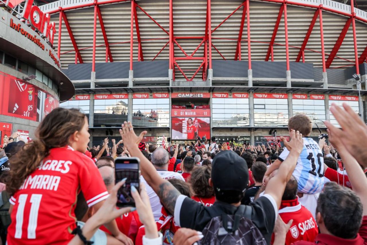 Di Maria a declanșat nebunia! Imagini spectaculoase de la prezentarea campionului mondial la Benfica! Cum a fost întâmpinat de fani _7