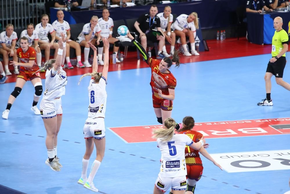 Rom&acirc;nia a &icirc;nceput perfect Campionatul European de Handbal Under 19! Victorie convingătoare cu Islanda