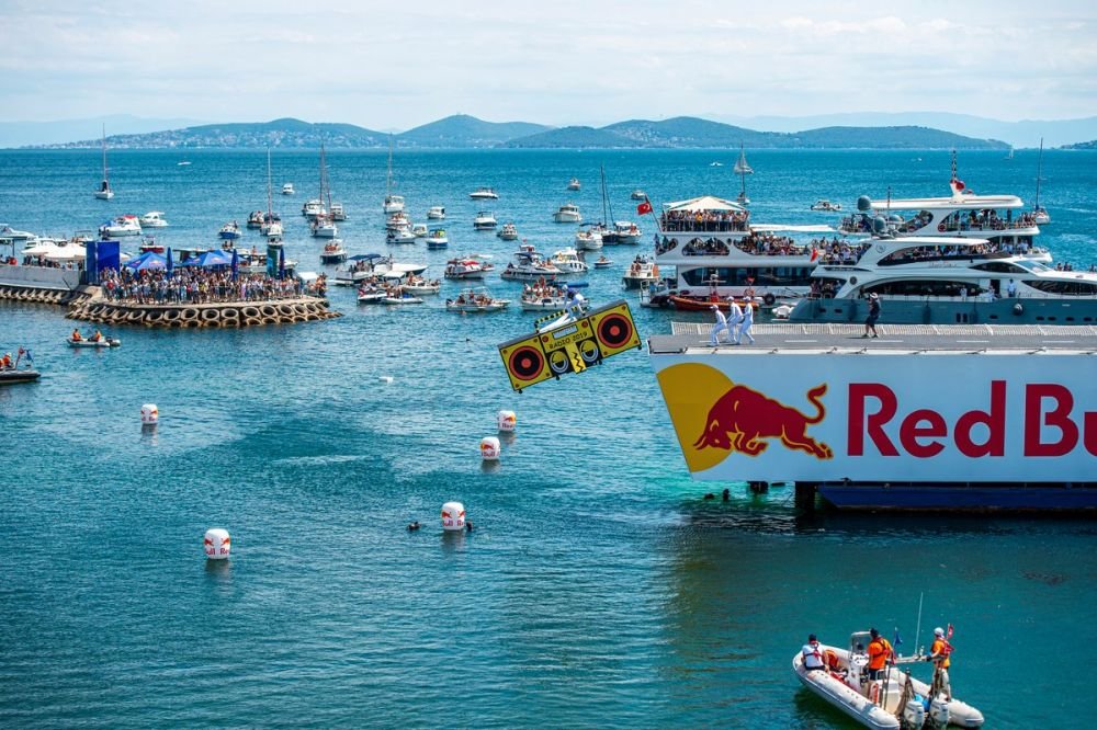 Cinci motive să participi la Red Bull Flugtag_2