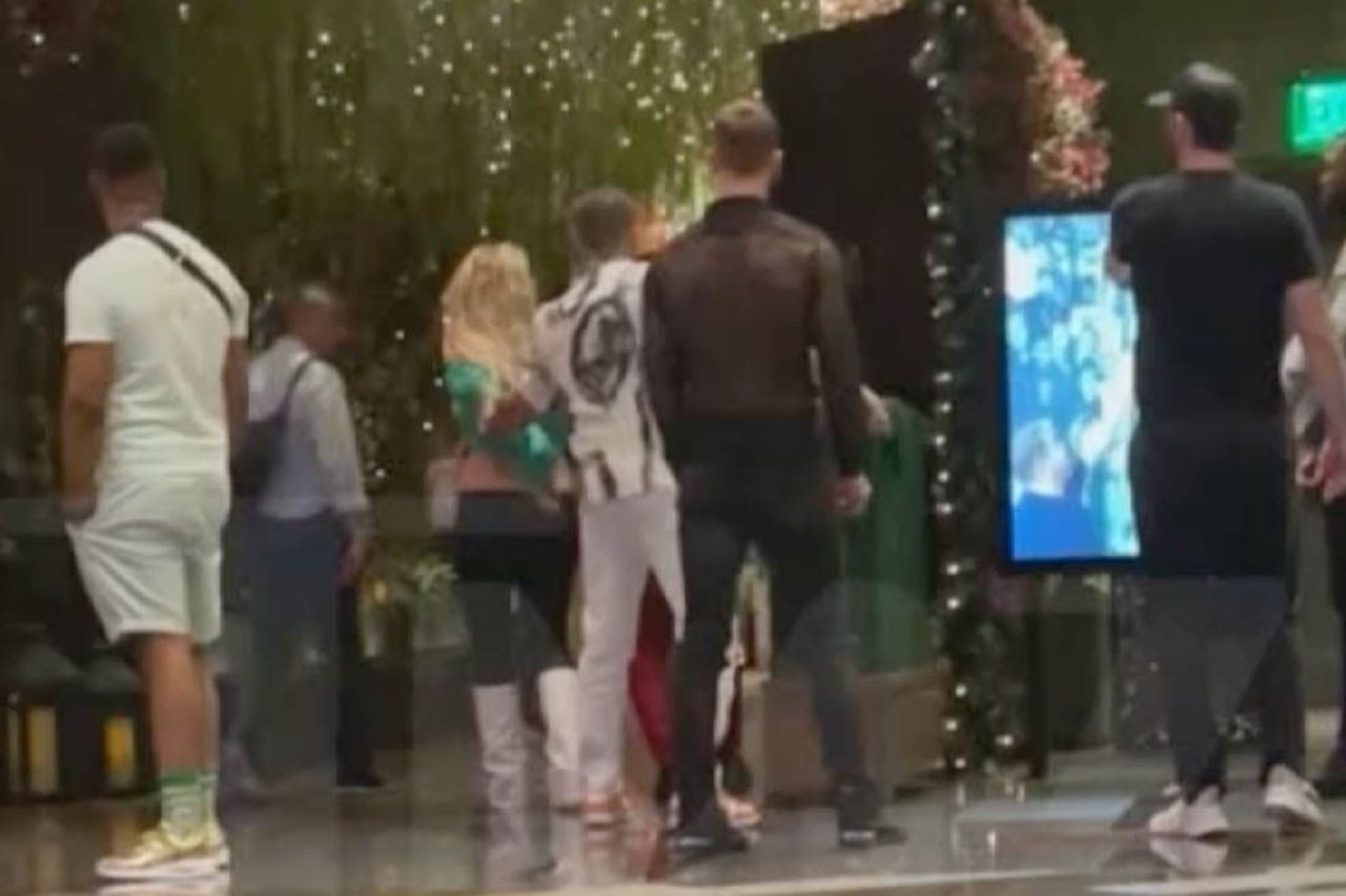 Au apărut imaginile! Momentul în care Britney Spears este lovită de bodyguard-ul baschetbalistului _8