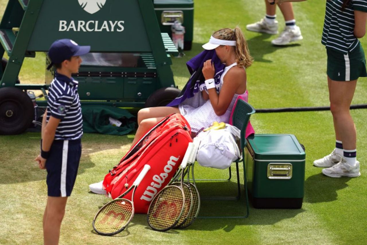 Jucătoarea de 16 ani din Rusia, în centrul unui scandal la Wimbledon. Spectatorii au fluierat la scenă deschisă momentul_1