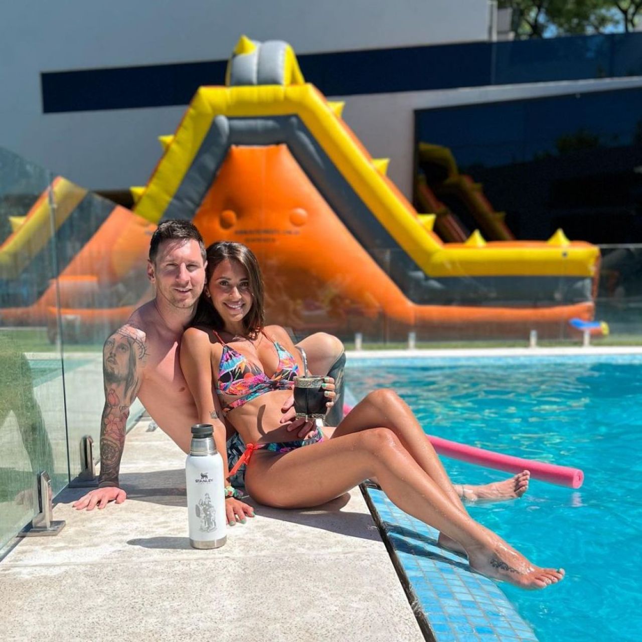 Antonela Roccuzzo și Georgina Rodriguez s-au întrecut în cele mai hot costume de baie. Imagini incendiare din vacanță_13