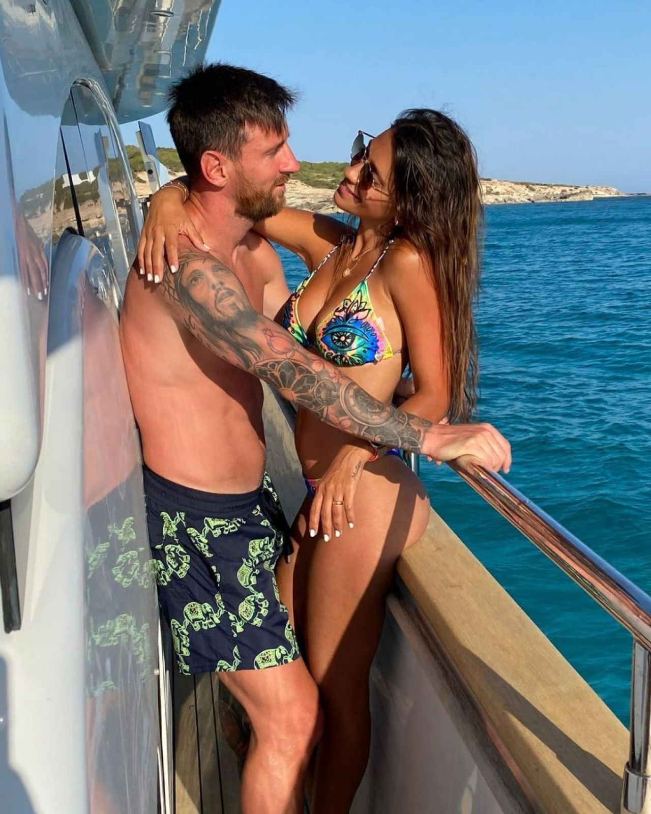 Antonela Roccuzzo și Georgina Rodriguez s-au întrecut în cele mai hot costume de baie. Imagini incendiare din vacanță_14