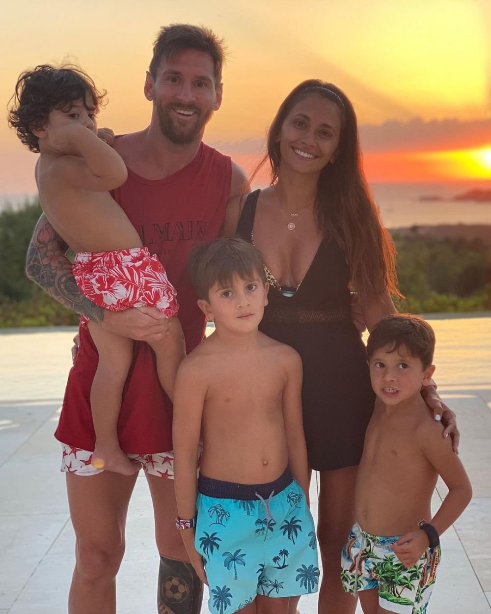Antonela Roccuzzo și Georgina Rodriguez s-au întrecut în cele mai hot costume de baie. Imagini incendiare din vacanță_15