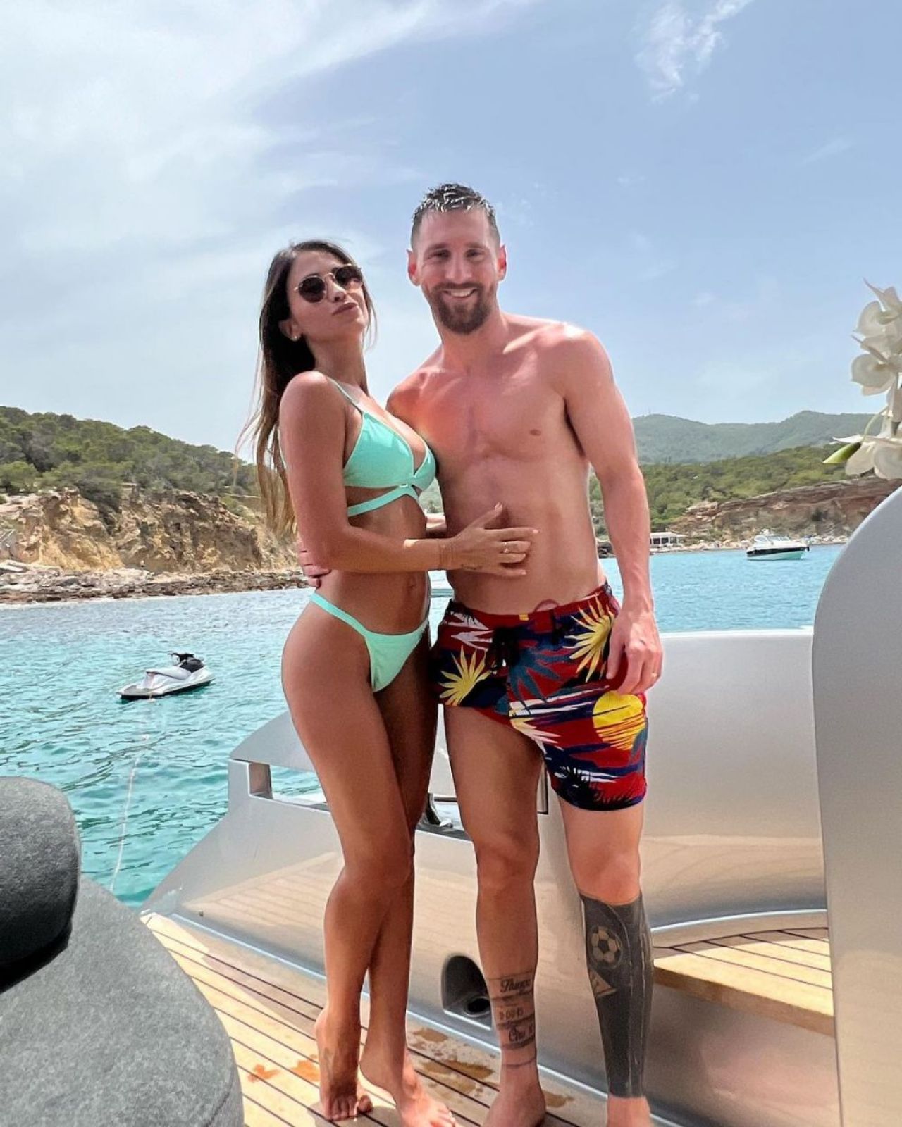 Antonela Roccuzzo și Georgina Rodriguez s-au întrecut în cele mai hot costume de baie. Imagini incendiare din vacanță_18