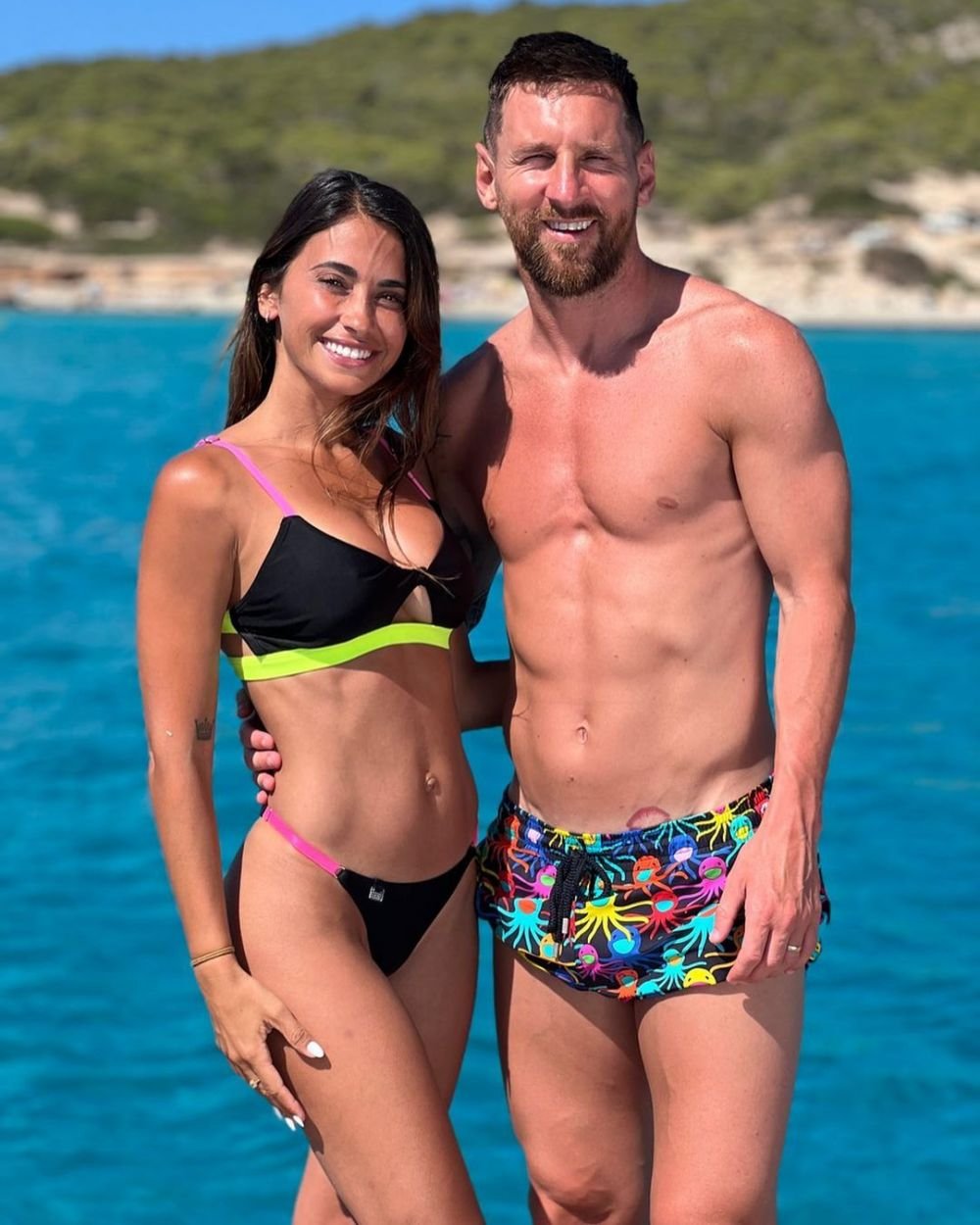 Antonela Roccuzzo și Georgina Rodriguez s-au întrecut în cele mai hot costume de baie. Imagini incendiare din vacanță_20
