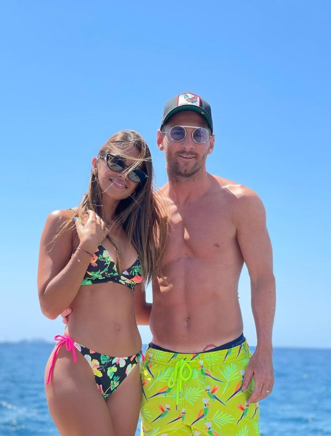 Antonela Roccuzzo și Georgina Rodriguez s-au întrecut în cele mai hot costume de baie. Imagini incendiare din vacanță_25