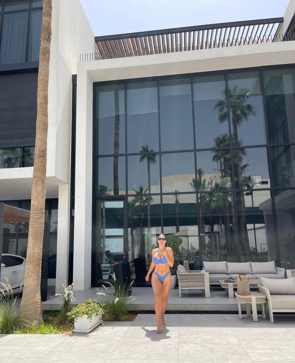 Antonela Roccuzzo și Georgina Rodriguez s-au întrecut în cele mai hot costume de baie. Imagini incendiare din vacanță_35