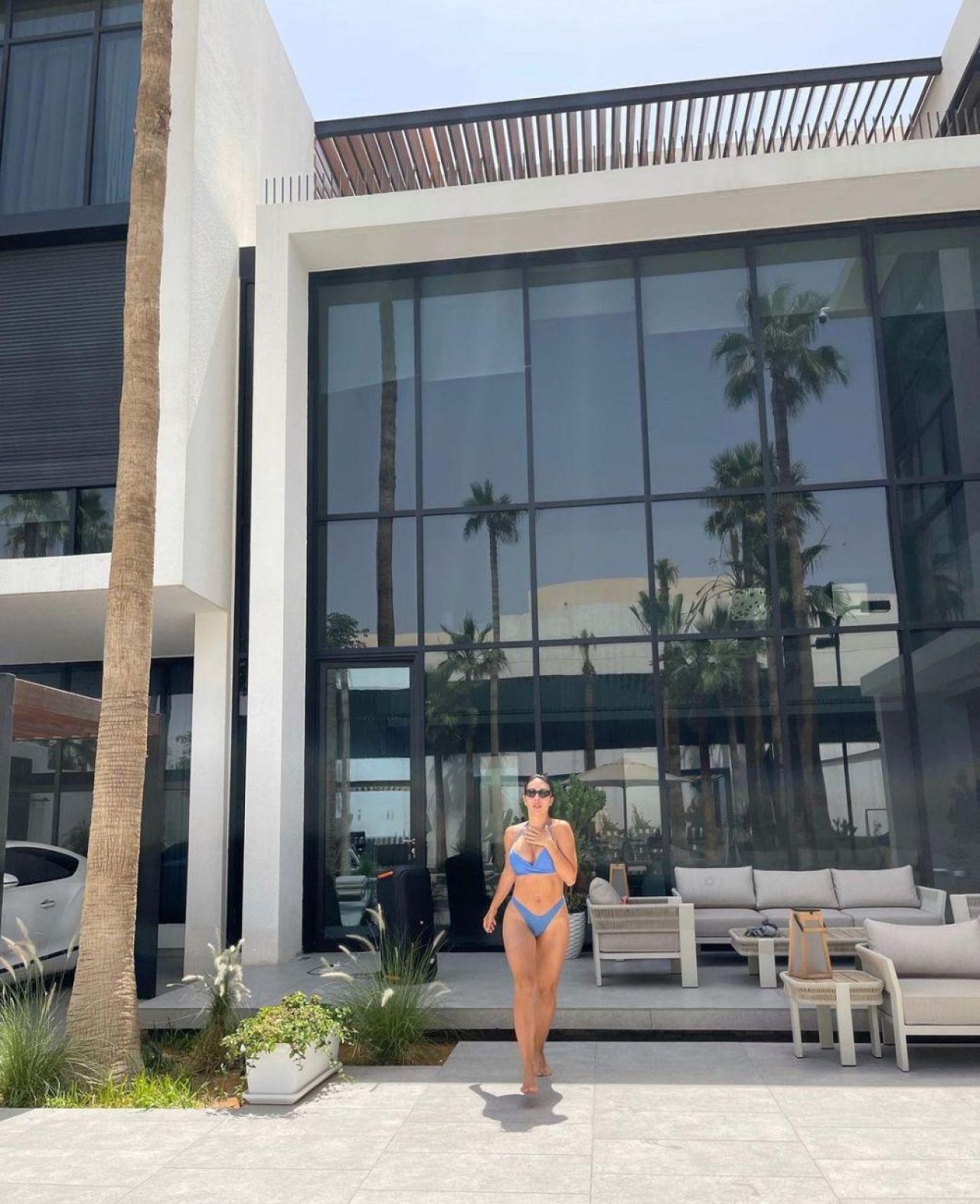 Antonela Roccuzzo și Georgina Rodriguez s-au întrecut în cele mai hot costume de baie. Imagini incendiare din vacanță_35