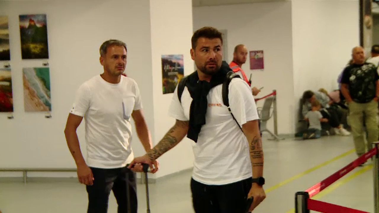 Cu un zâmbet larg, Adi Mutu a plecat spre Azerbaidjan pentru a semna cu Neftchi Baku_6