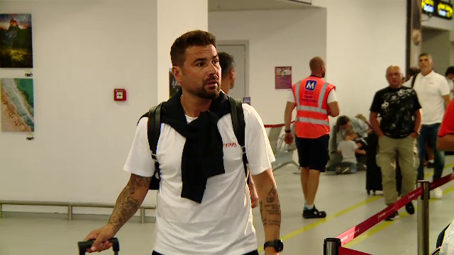 Cu un zâmbet larg, Adi Mutu a plecat spre Azerbaidjan pentru a semna cu Neftchi Baku_7