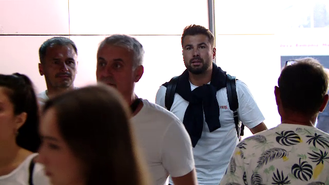 Cu un zâmbet larg, Adi Mutu a plecat spre Azerbaidjan pentru a semna cu Neftchi Baku_9
