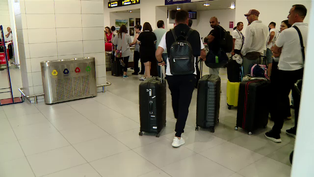 Cu un zâmbet larg, Adi Mutu a plecat spre Azerbaidjan pentru a semna cu Neftchi Baku_15