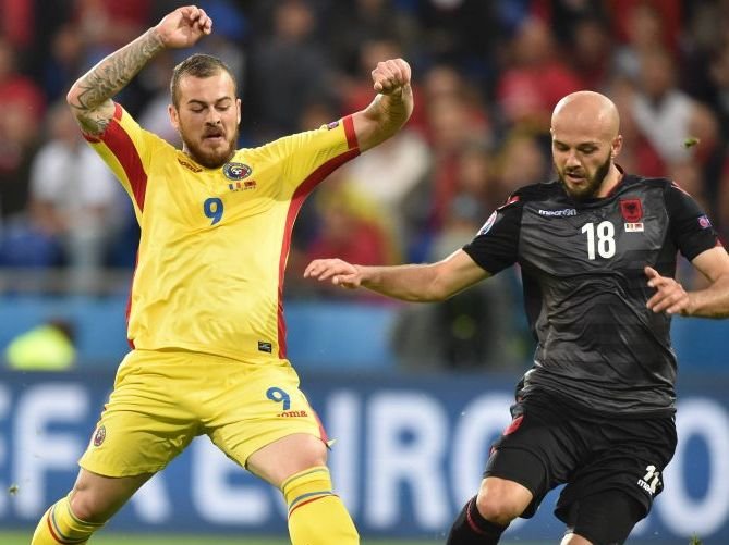 Prezentare de toată jena la CFR Cluj! Au omis că fotbalistul este adus din Serie C și că a fost omul meciului în România - Albania 0-1 de la Euro 2016_3