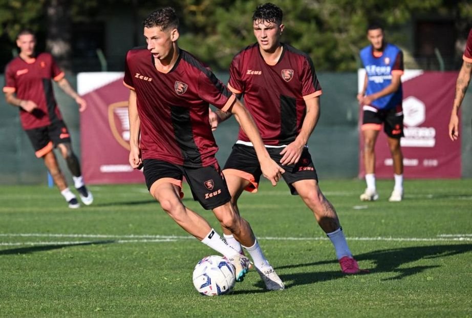 ”Bijuterie”! Cei trei fotbaliști români care nu contează pentru echipa noastră națională au început pregătirea cu echipa din Serie A_3