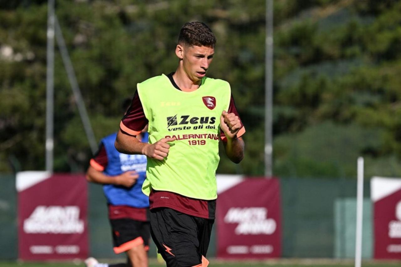”Bijuterie”! Cei trei fotbaliști români care nu contează pentru echipa noastră națională au început pregătirea cu echipa din Serie A_1