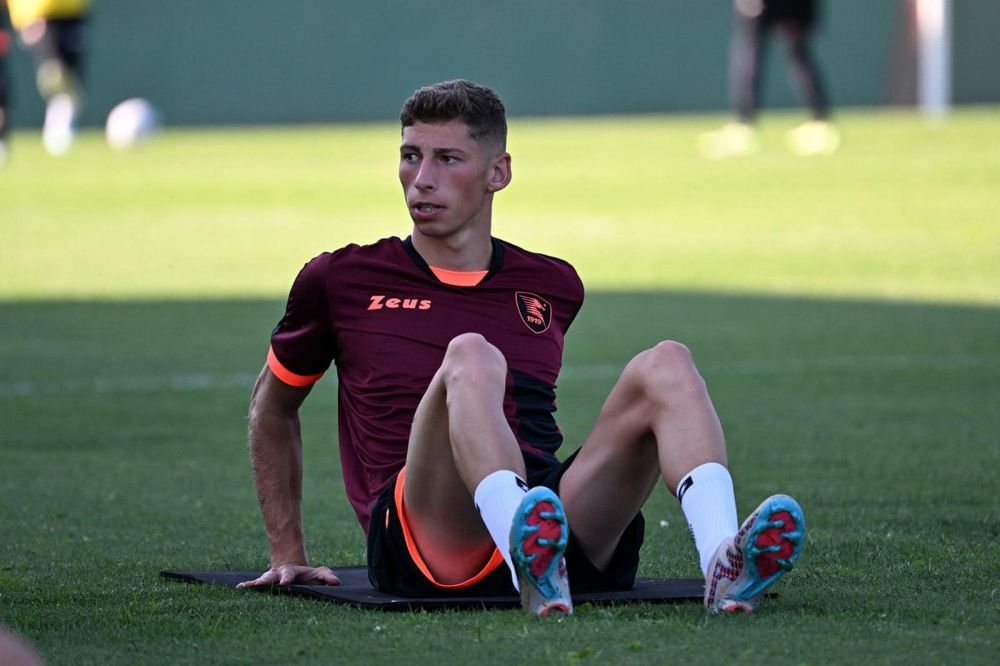 ”Bijuterie”! Cei trei fotbaliști români care nu contează pentru echipa noastră națională au început pregătirea cu echipa din Serie A_2