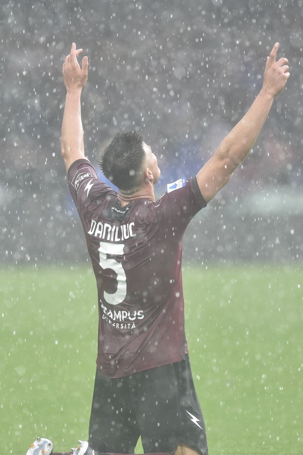 ”Bijuterie”! Cei trei fotbaliști români care nu contează pentru echipa noastră națională au început pregătirea cu echipa din Serie A_22