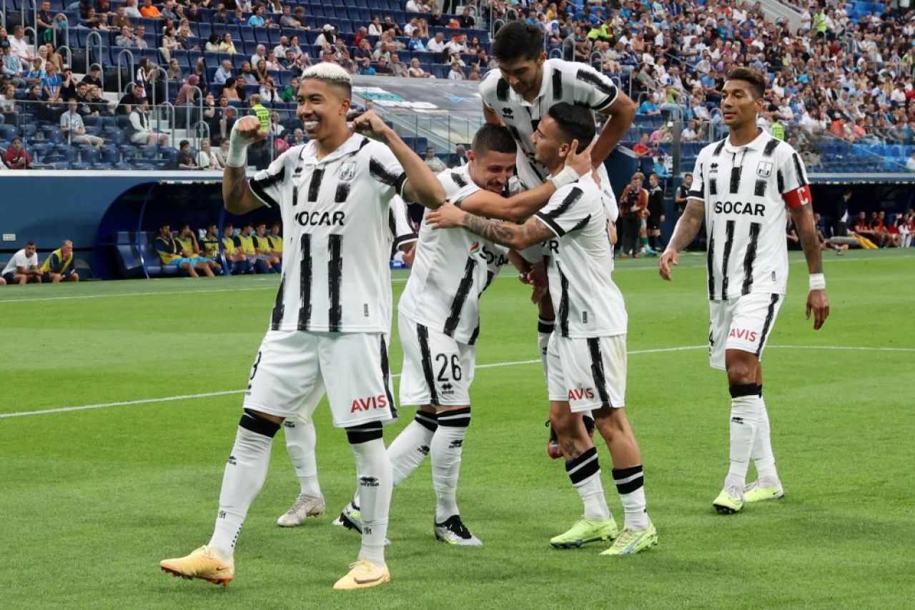 Adrian Mutu dă la Neftchi Baku peste sosia lui Roberto Firmino! Asemănare izbitoare între cei doi atacanți brazilieni_3