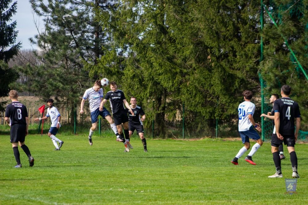 Românul care a emigrat în Polonia și a fondat un club de fotbal multinațional pe care l-a dus în „cupele europene”_11