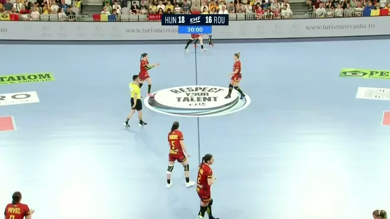 Rom&acirc;nia U19 - Ungaria U19, semifinala EURO U19 la handbal feminin. Startul reprizei a doua