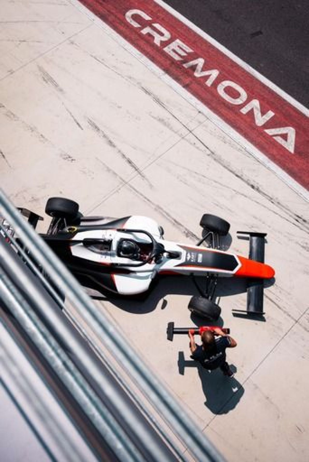 Un român bate la porțile Formulei 4_1