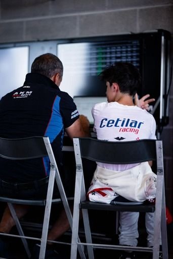 Un român bate la porțile Formulei 4_2