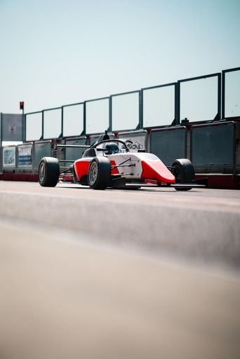 Un român bate la porțile Formulei 4_3