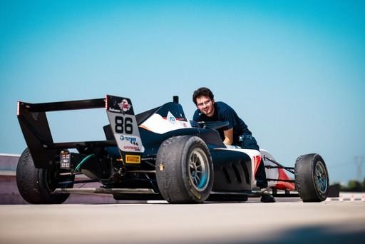 Un român bate la porțile Formulei 4_9