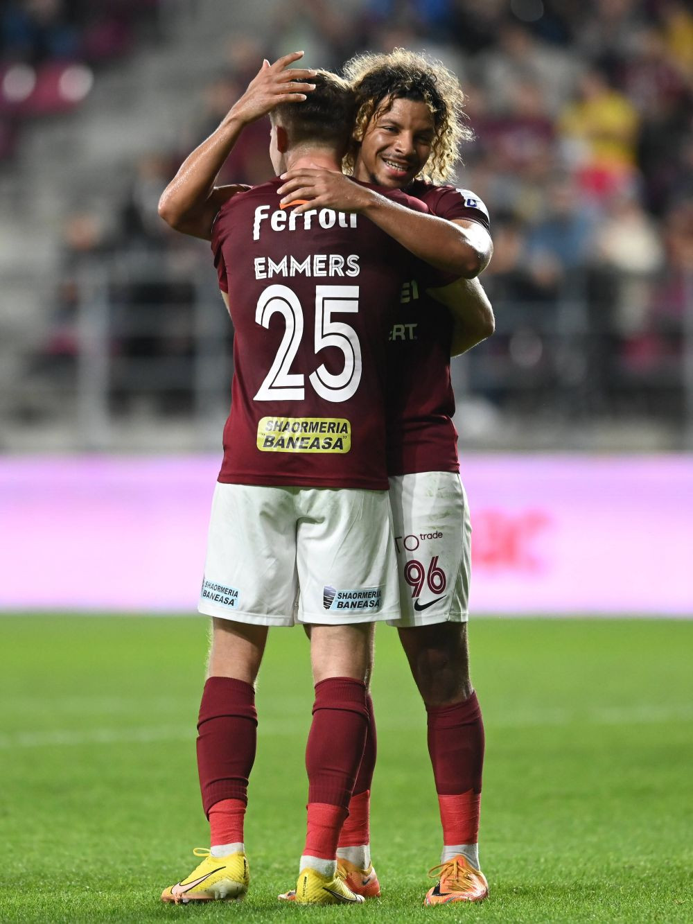 Un francez din București a vorbit despre fenomenul alba-neagra de l&acirc;ngă Tour Eiffel