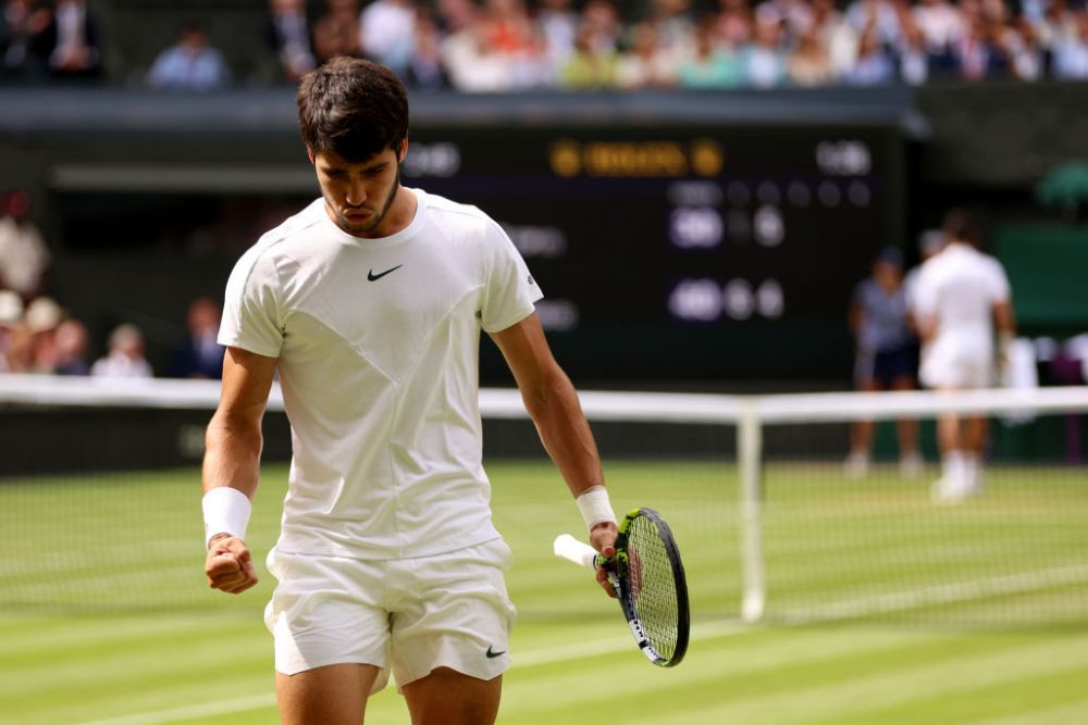 Imaginile tensiunii. Cum au reacționat Djokovic și Alcaraz, c&acirc;nd au cedat nervos, &icirc;n timpul finalei de la Wimbledon