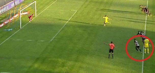 Controversă la Petrolul - U Cluj! Bordeianu a intrat în careu, dar penalty-ul ratat de Budescu nu s-a repetat_5