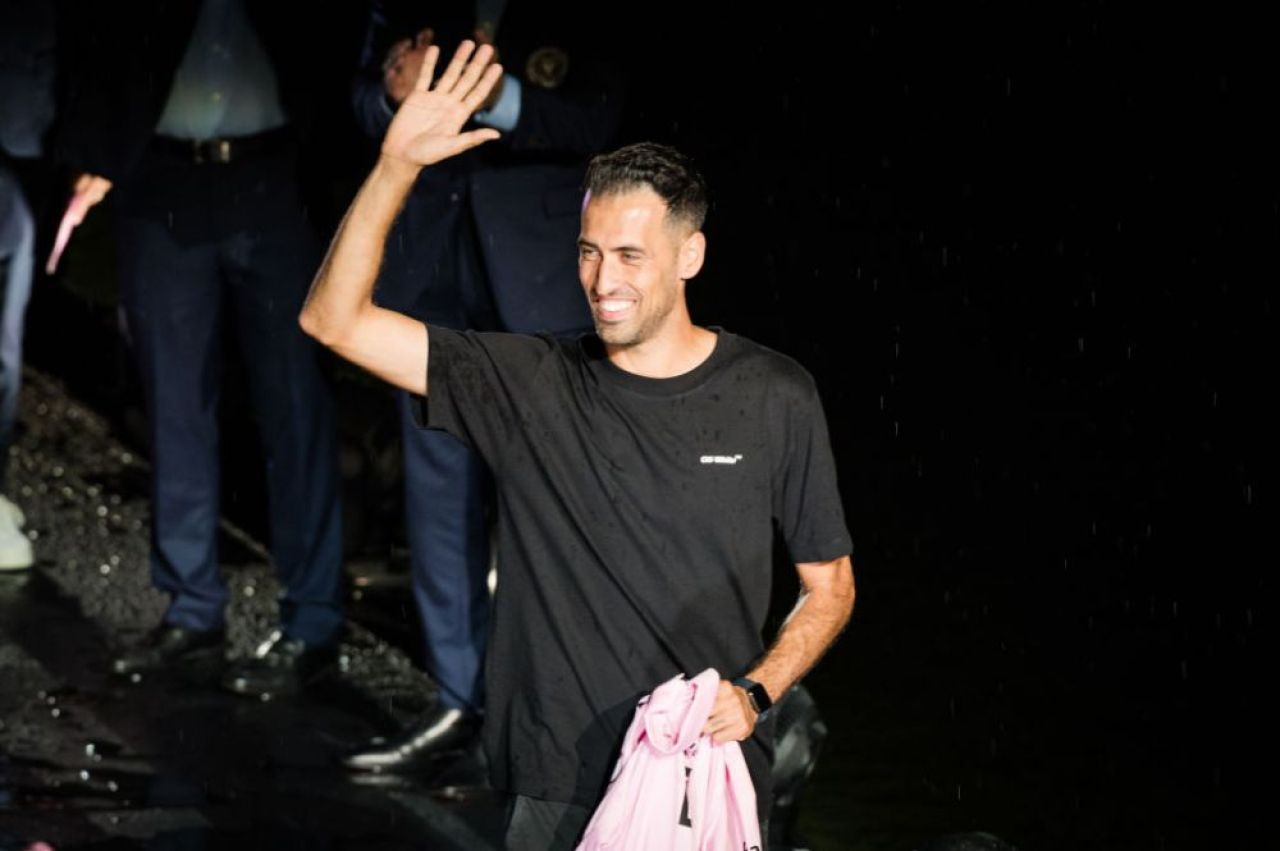 Spectacol total la prezentarea lui Messi și Busquets la Inter Miami! Momentul a fost amânat inițial de o furtună _2