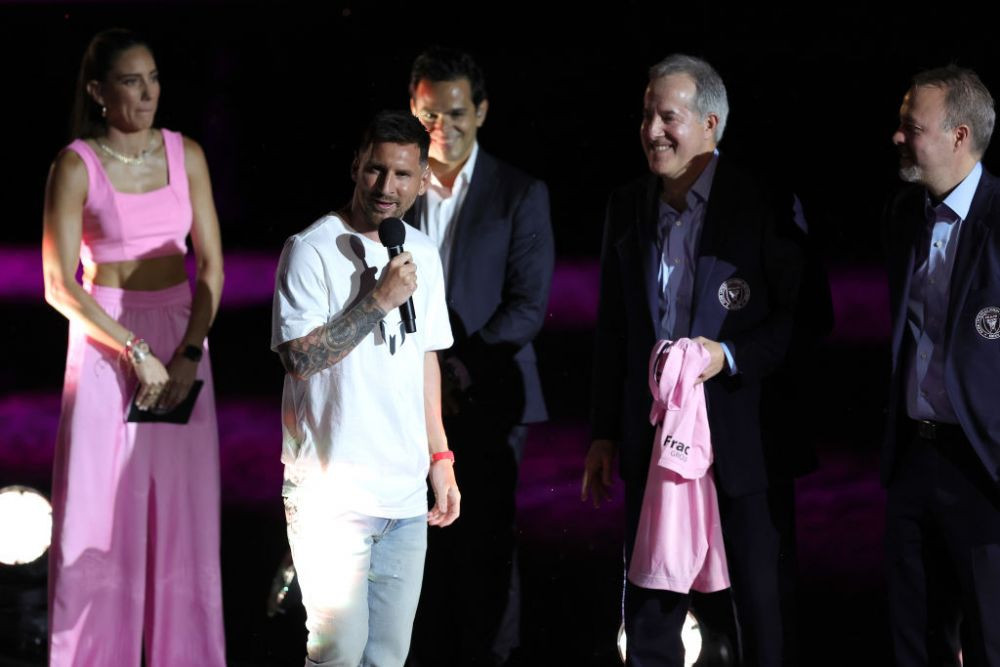 Spectacol total la prezentarea lui Messi și Busquets la Inter Miami! Momentul a fost amânat inițial de o furtună _6