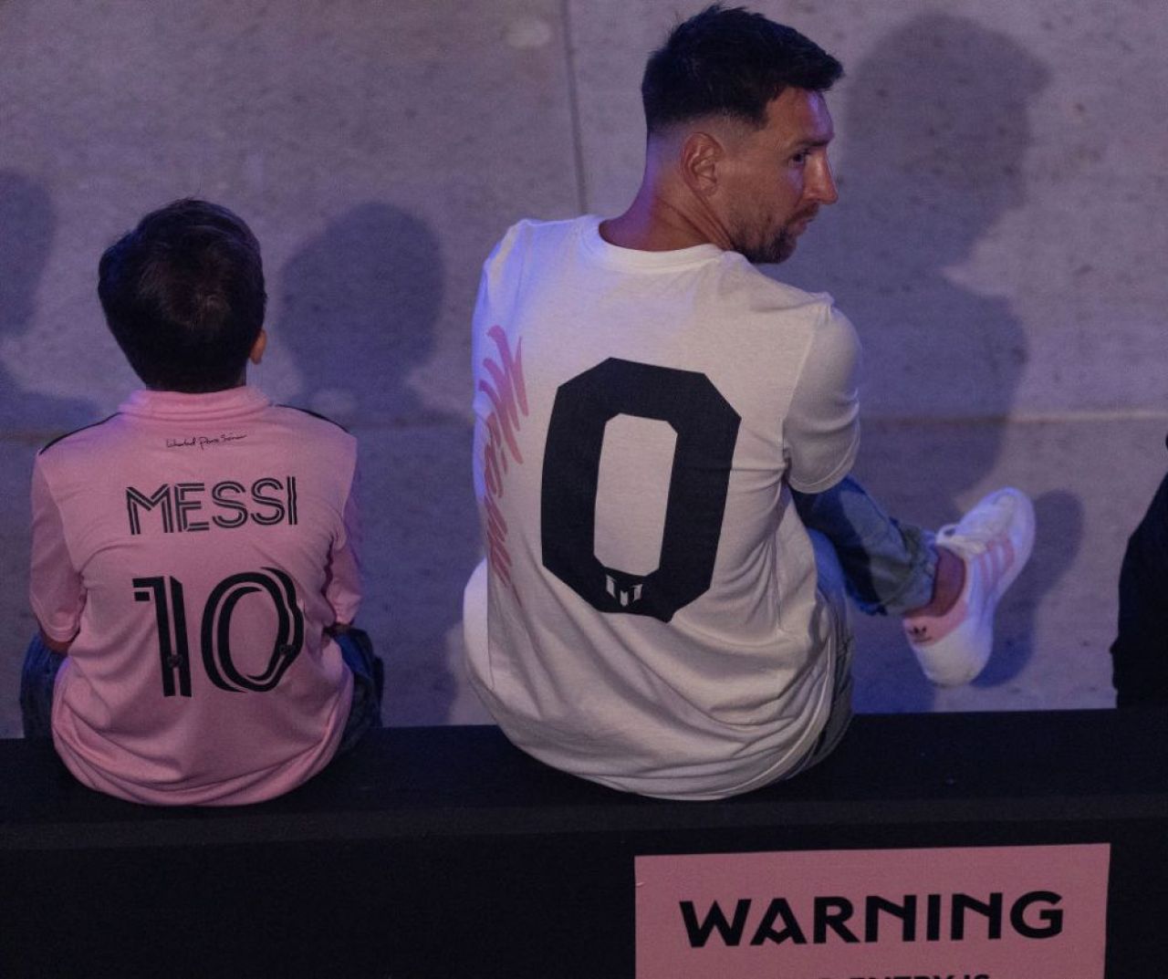 Spectacol total la prezentarea lui Messi și Busquets la Inter Miami! Momentul a fost amânat inițial de o furtună _12