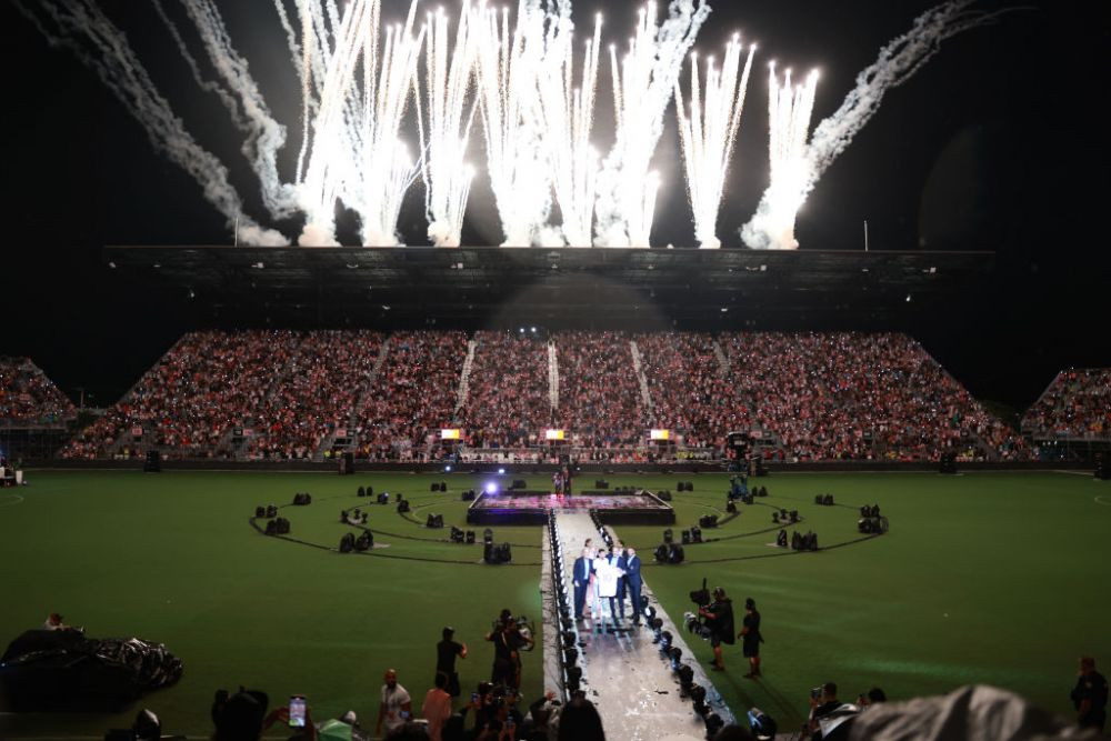 Spectacol total la prezentarea lui Messi și Busquets la Inter Miami! Momentul a fost amânat inițial de o furtună _17