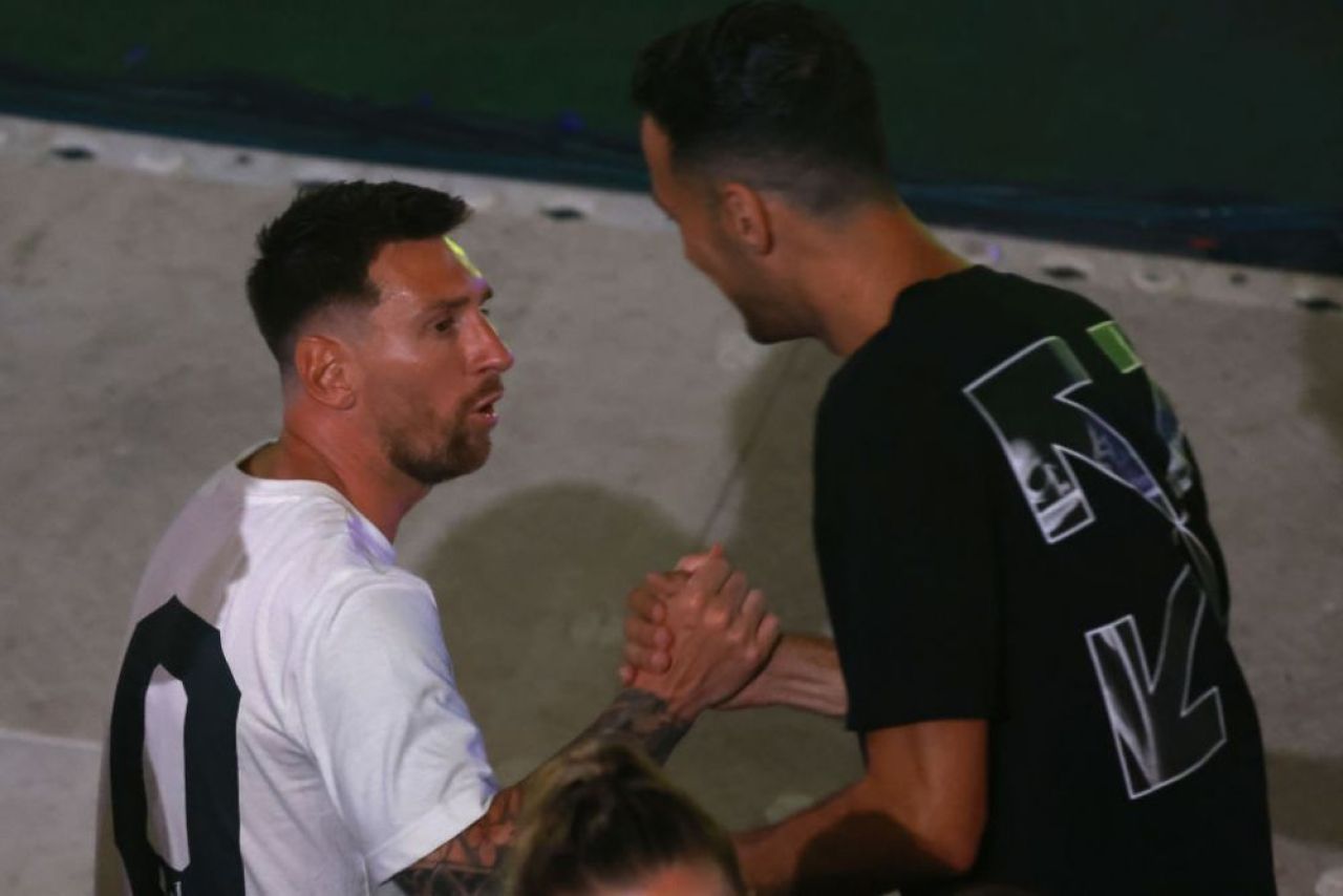 Spectacol total la prezentarea lui Messi și Busquets la Inter Miami! Momentul a fost amânat inițial de o furtună _19