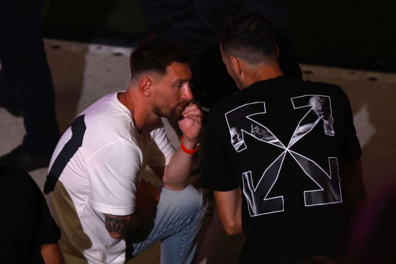 Spectacol total la prezentarea lui Messi și Busquets la Inter Miami! Momentul a fost amânat inițial de o furtună _20