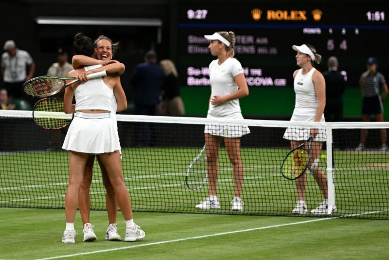 Încă o mamă devenită câștigătoare de Grand Slam: dublistele campioane la Wimbledon au împreună 74 de ani_2