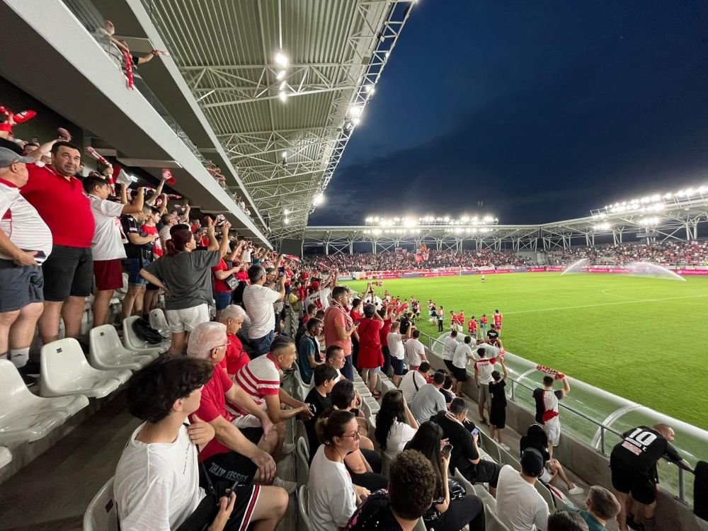 Atmosferă superbă realizată de fanii lui Dinamo pe 