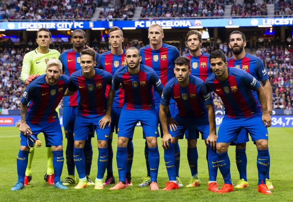 Cu cine semnează fotbalistul lui Dinamo care a jucat titular la FC Barcelona alături de Lionel Messi și Luis Suarez