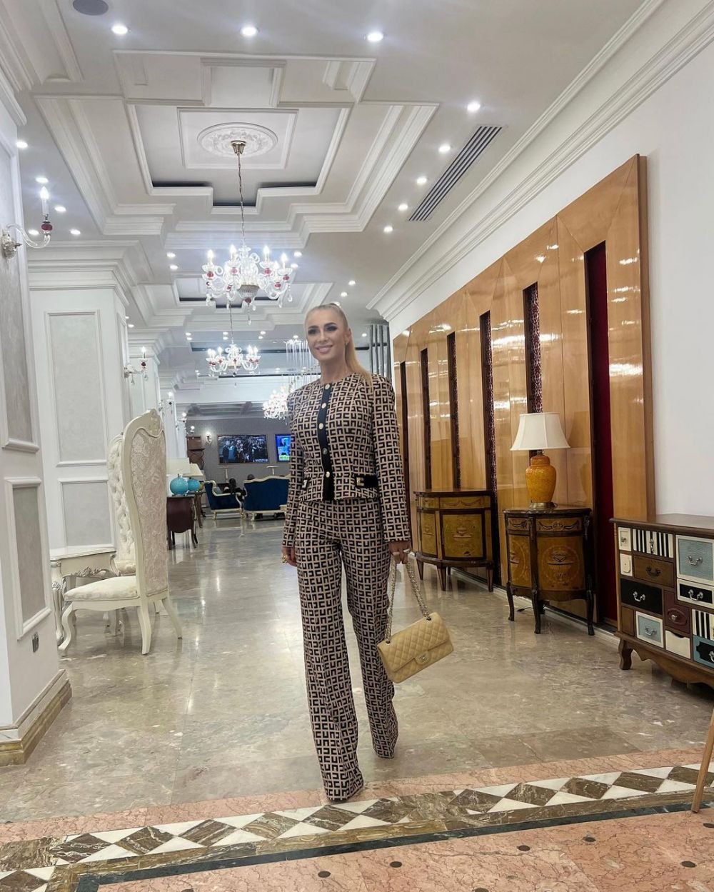 Anamaria Prodan, de la „ eu și Reghe avem o relație fabuloasă” la „un bărbat slab alege o femeie pe care toți o consumă o oră și o aruncă” _31