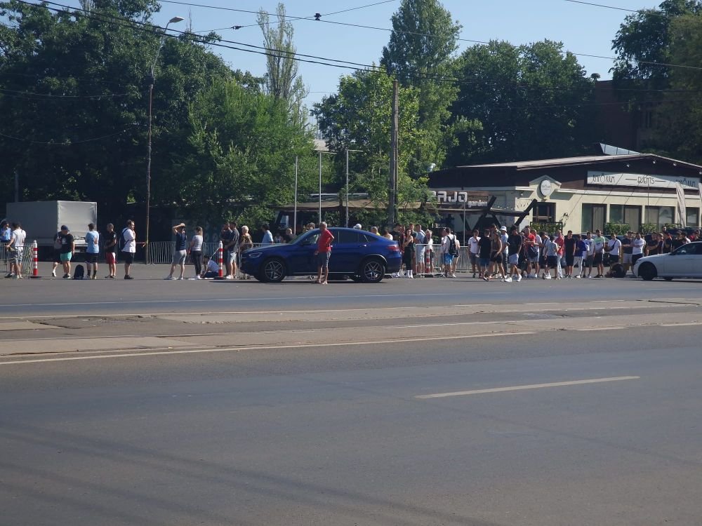 Nebunie la Arena Națională! Sute de oameni stau la cozi pentru a lua bilete la FCSB - Dinamo. Au venit MM Stoica și Mustață_5