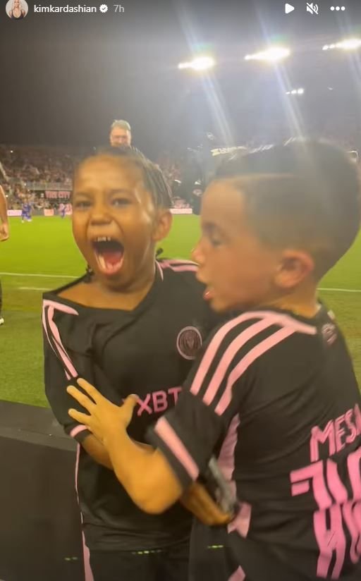 „E transpirație de fotbalist!” Moment viral cu cea mai cunoscută vedetă din SUA la meciul lui Messi! Cum a apărut la meci _25