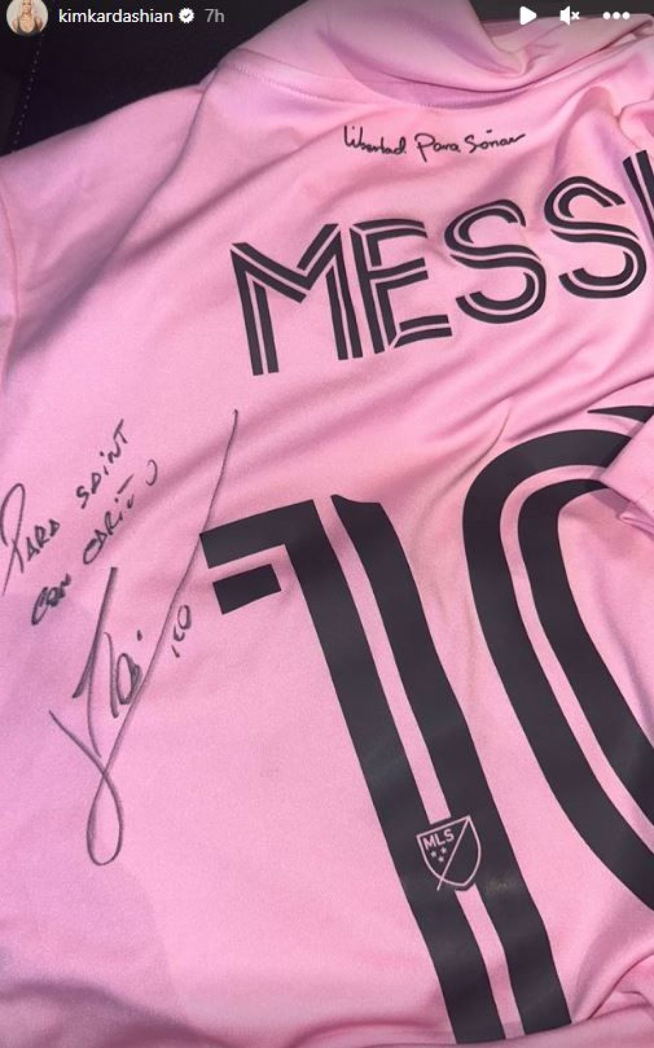„E transpirație de fotbalist!” Moment viral cu cea mai cunoscută vedetă din SUA la meciul lui Messi! Cum a apărut la meci _26