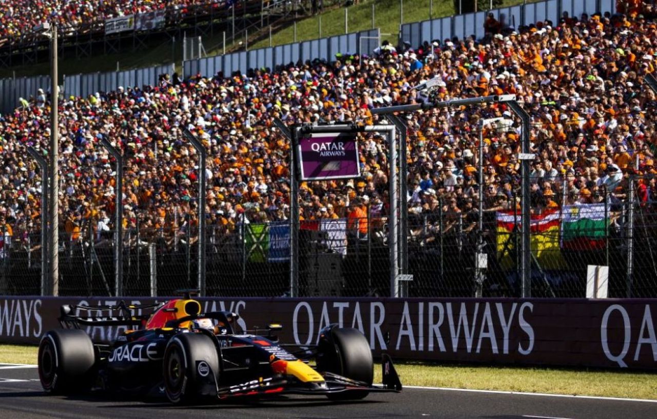 Lewis Hamilton i-a 'furat' pole-position-ul lui Max Verstappen la Marele Premiu din Formula 1 al Ungariei! Britanicul pleacă primul după mai bine de un an _1