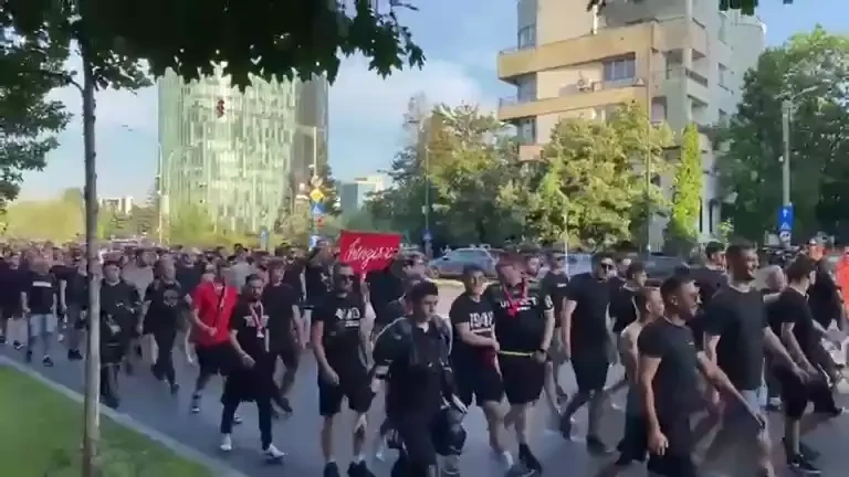 Fanii dinamoviști merg spre stadion (22.07.2023)